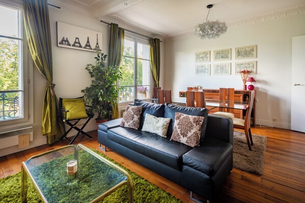 Téléviseur, bureau