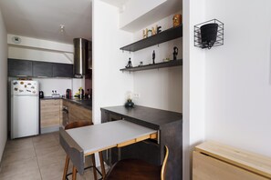 Réfrigérateur, four, plaque de cuisson, lave-vaisselle