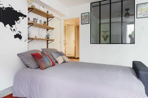 1 chambre, fer et planche à repasser, accès Internet, draps fournis