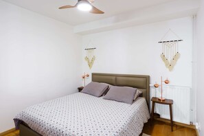 1 chambre, fer et planche à repasser, accès Internet, draps fournis