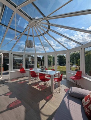 Dining - Thames Riverside Retreat: A Serene 3-Bed Bungalow (Surrey)