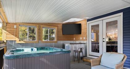 Walk to Platt River, Game Room, Hot Tub,Indoor Pickleball, Kayaks, Bikes, Arcade