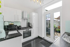 Fridge, microwave, oven, dishwasher - Charming 2BR Family Home with Private Garden (Greater London)