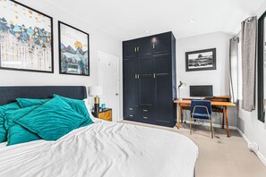 1 habitación, tabla de planchar con plancha, internet y ropa de cama 