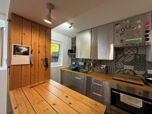 Fridge, microwave, oven, stovetop - Contemporary Style | Private Patio | London Fields (Greater London)