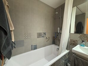 Shower - Contemporary Style | Private Patio | London Fields (Greater London)