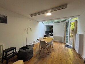 Dining - Contemporary Style | Private Patio | London Fields (Greater London)