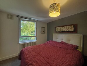 1 bedroom, iron/ironing board, internet, bed sheets - Contemporary Style | Private Patio | London Fields (Greater London)