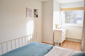 3 bedrooms, iron/ironing board, Internet, bed sheets