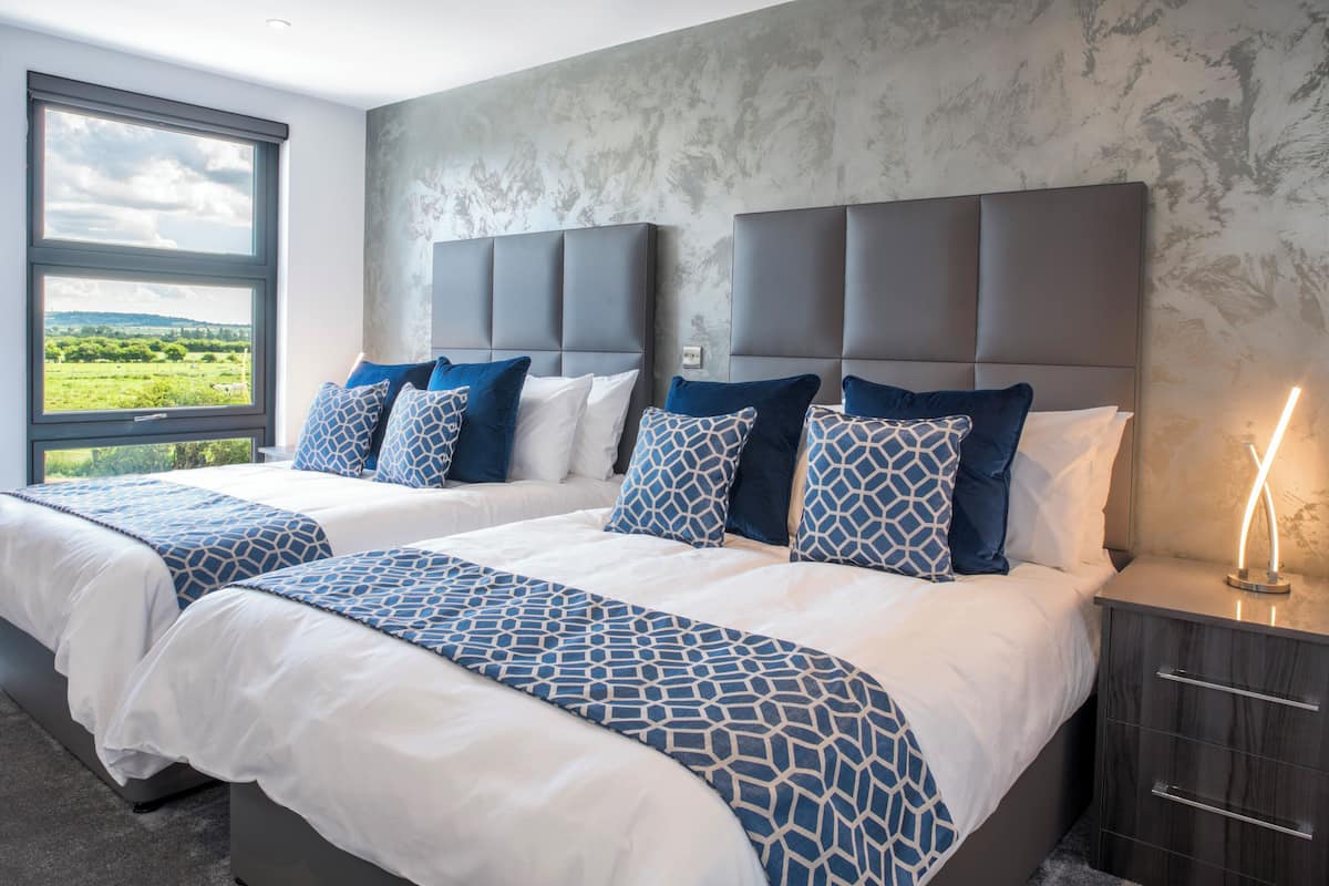 Superior kamer, 1 twee- of 2 eenpersoonsbedden, uitzicht op tuin | Luxe beddengoed, een kluis op de kamer, een bureau, een laptopwerkplek