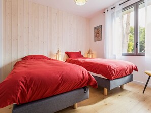 4 bedrooms, free WiFi, bed sheets