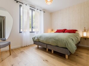 4 bedrooms, free WiFi, bed sheets - Renovated Farmhouse: Quiet Countryside, Near Nantes, EV Charger, Pets Welcome (Saint-Colomban)