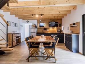 Fridge, microwave, oven, dishwasher - Charming Renovated Barn with Private Courtyard, Near Nantes and St Nazaire (Bouvron)
