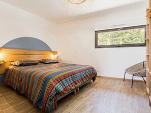 3 bedrooms, free WiFi, bed sheets - Charming Renovated Barn with Private Courtyard, Near Nantes and St Nazaire (Bouvron)