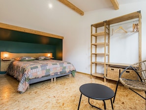 3 bedrooms, free WiFi, bed sheets