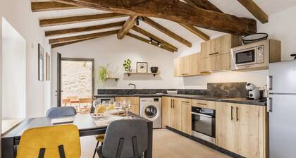 Ancien corps de ferme rénové avec jardin, proche de Nantes, wifi, borne de recharge et animaux acceptés.