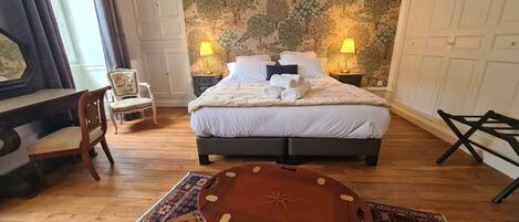 1 bedroom, bed sheets