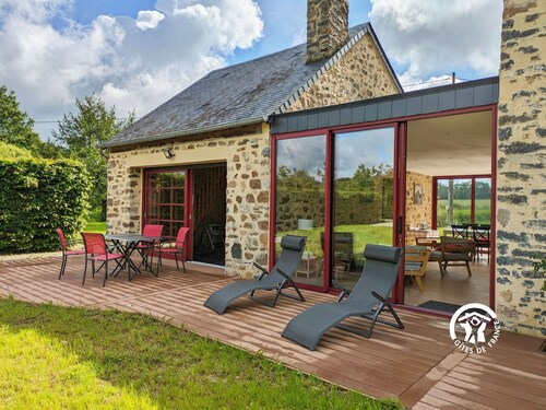 Riverside Cottage with Fireplace, Fishing & Nature Trails - Sleeps 4