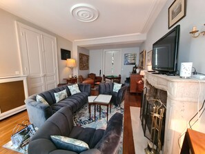 Living area - Cozy Room "Toscane" with Private Bath, 1st Floor, Breakfast Included, Central Châteauroux (Châteauroux)