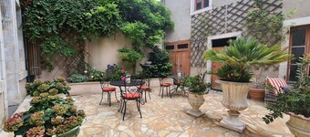 Cozy Room "Pondichéry" with Private Bath and Breakfast Included in Châteauroux House