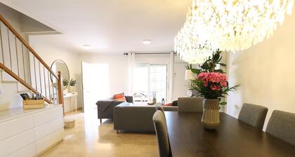 Stunning 4-Bedrooms House with Pool & Game Room Near Mediterranean Beaches