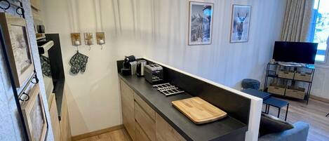 雪櫃、微波爐、洗碗機