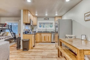 Fridge, microwave, oven, stovetop - Entire Renovated Motel with Rustic Charm (Welches)
