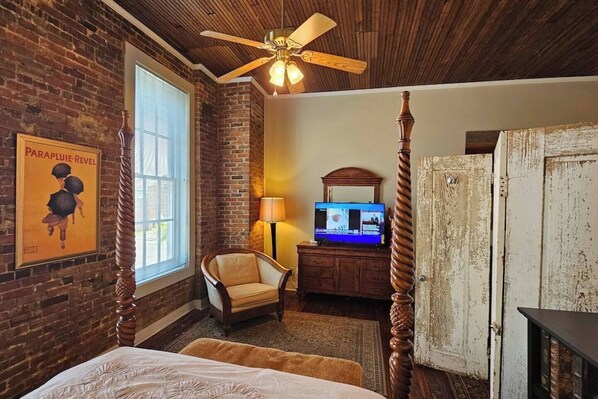 Iron/ironing board, free WiFi, bed sheets