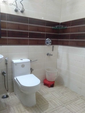Shower, free toiletries, towels, soap