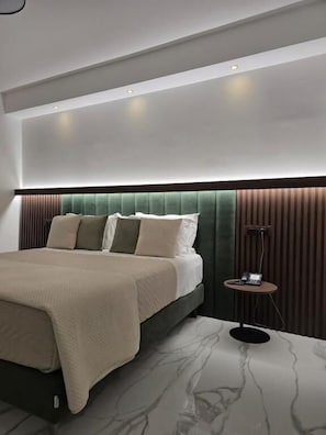 Phòng Suite, ban công, quang cảnh núi | Bộ đồ giường cao cấp, nệm cao su hoạt tính (memory foam)