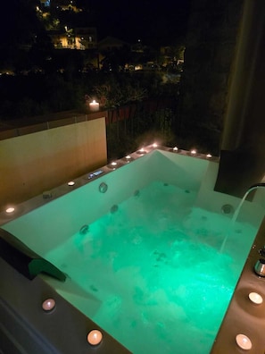 Suite, Balcony, Mountain View | Premium bedding, memory-foam beds, free wired Internet, bed sheets