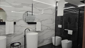 Suite, balcone, vista montagna | Bagno