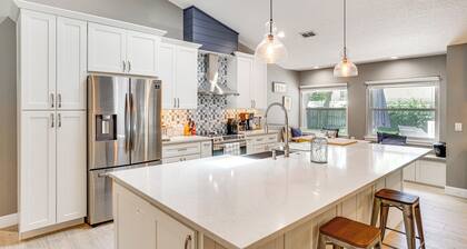 Screened Lanai + Fenced Yard: Luxe Orlando Home