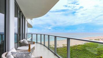 Apartment (2 Bedrooms) | Front of property