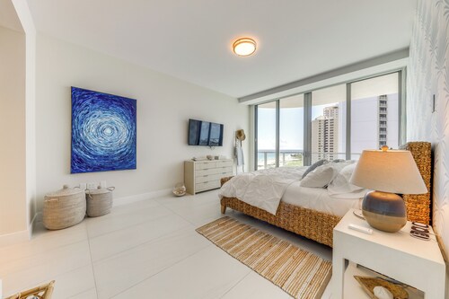 Ocean Views & Pool Access: Riviera Beach Condo!