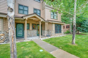 Apartment (2 Bedrooms) | Interior - 8 Mi to Skiing: Mtn-view Getaway in Frisco! (Frisco)