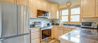 8 Mi to Skiing: Mtn-view Getaway in Frisco!