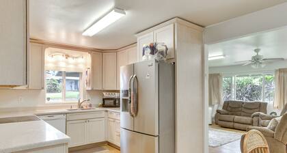 Sunny Hilo Home w/ Game Room: Walk to Golf Course!