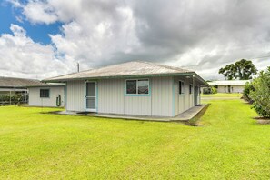 Exterior - Sunny Hilo Home w/ Game Room: Walk to Golf Course! (Hilo)