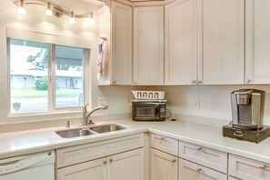 電子レンジ、オーブン、コンロ、食器洗い機