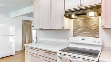 Microwave, oven, kompor, dan mesin pencuci piring