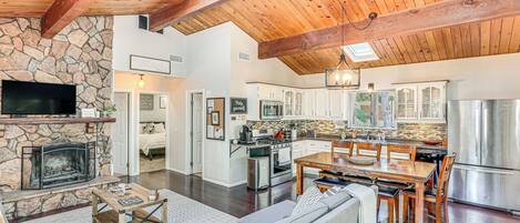 House (4 Bedrooms) | Front of property