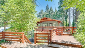 A wooden deck leading to a cabin with a sloped roof, surrounded by trees. - 1 Mi to Lake: Crestline Cabin w/ Deck + Gas Grill! (Crestline)