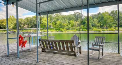 Pool & Dock Access: Apt on Table Rock Lake