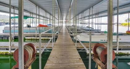 Pool & Dock Access: Apt on Table Rock Lake