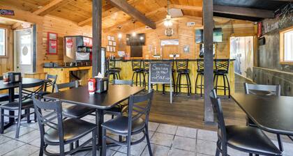 Table Rock Lake Apt w/ Community Dock & Fire Pits!