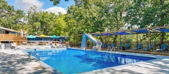 Charming Studio w/ Pool & Table Rock Lake Access!
