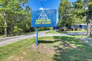 Apartment (0 Bedroom) | Interior - Charming Studio w/ Pool & Table Rock Lake Access! (Kimberling City)