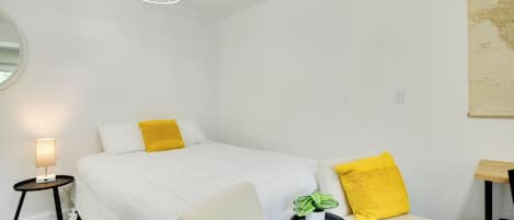 Apartment (0 Bedroom) | Iron/ironing board, bed sheets