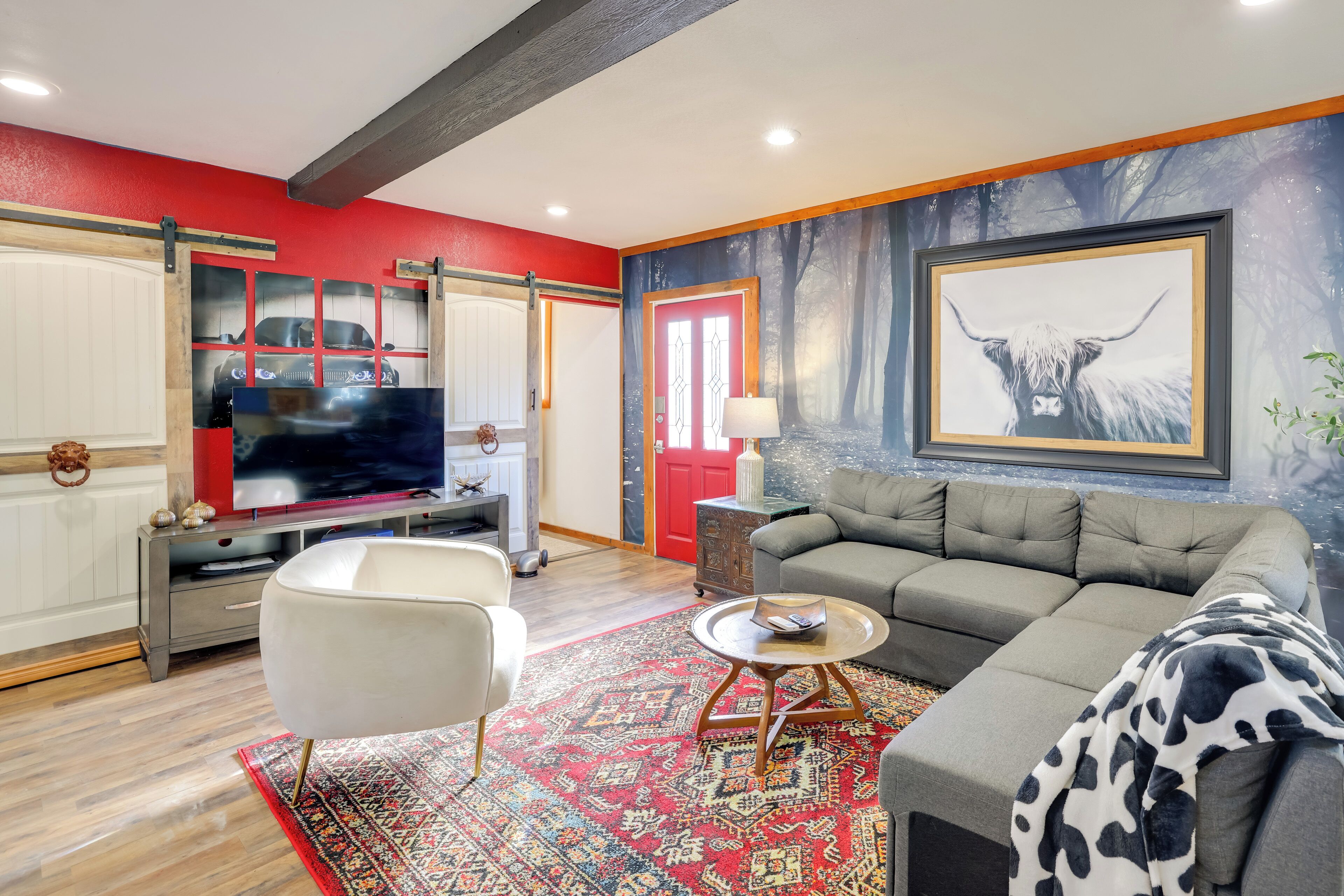 House (2 Bedrooms) | Living area | TV